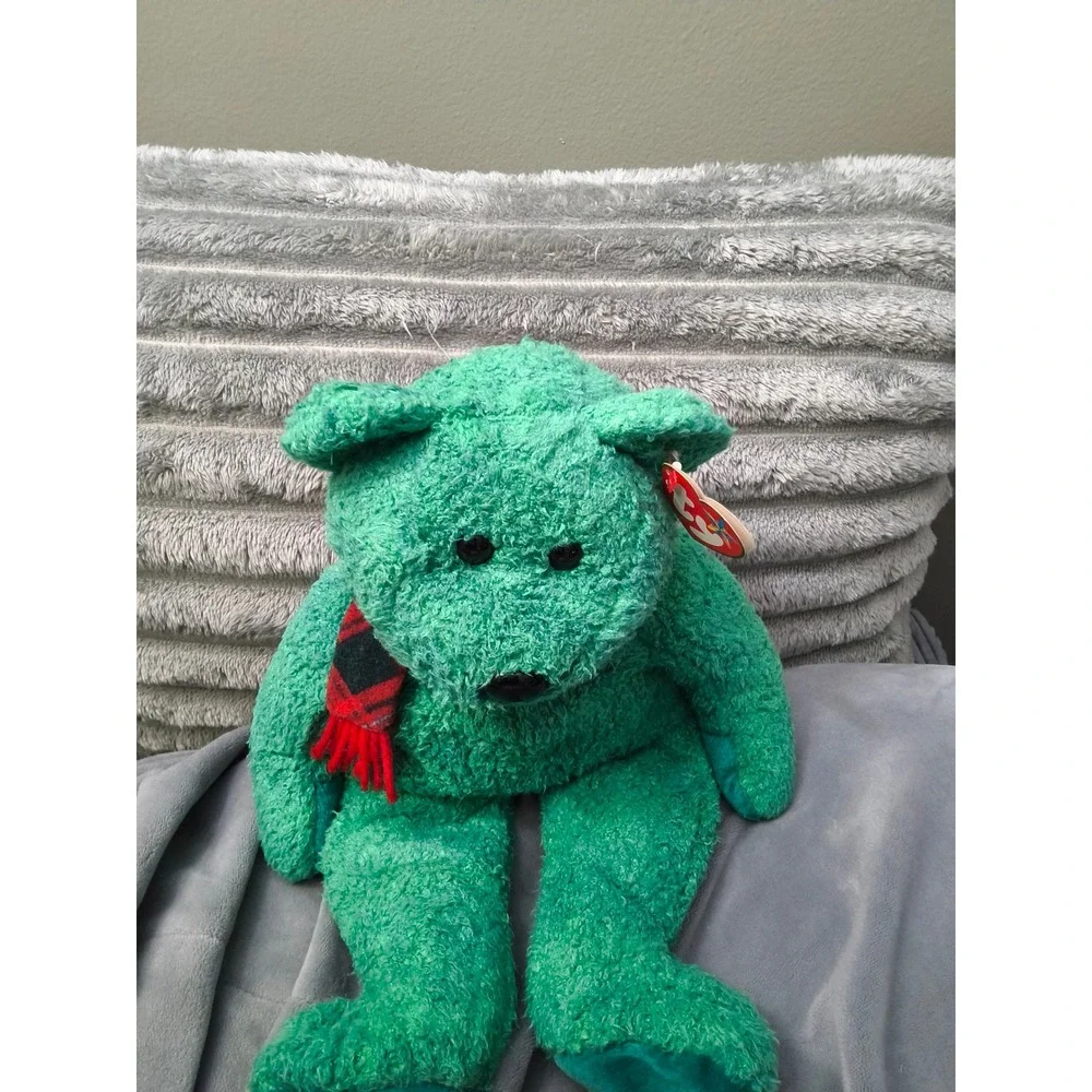 NWT Wallace the Green Scottish Bear, a retired Ty Beanie Buddy
